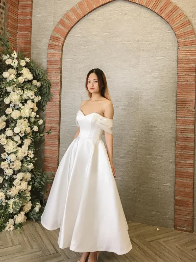 Mẫu váy đi bàn dáng ngắn trễ vai trơn đơn giản – VC59